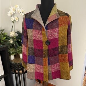 Beautiful colorful jacket Damee Inc.. size L